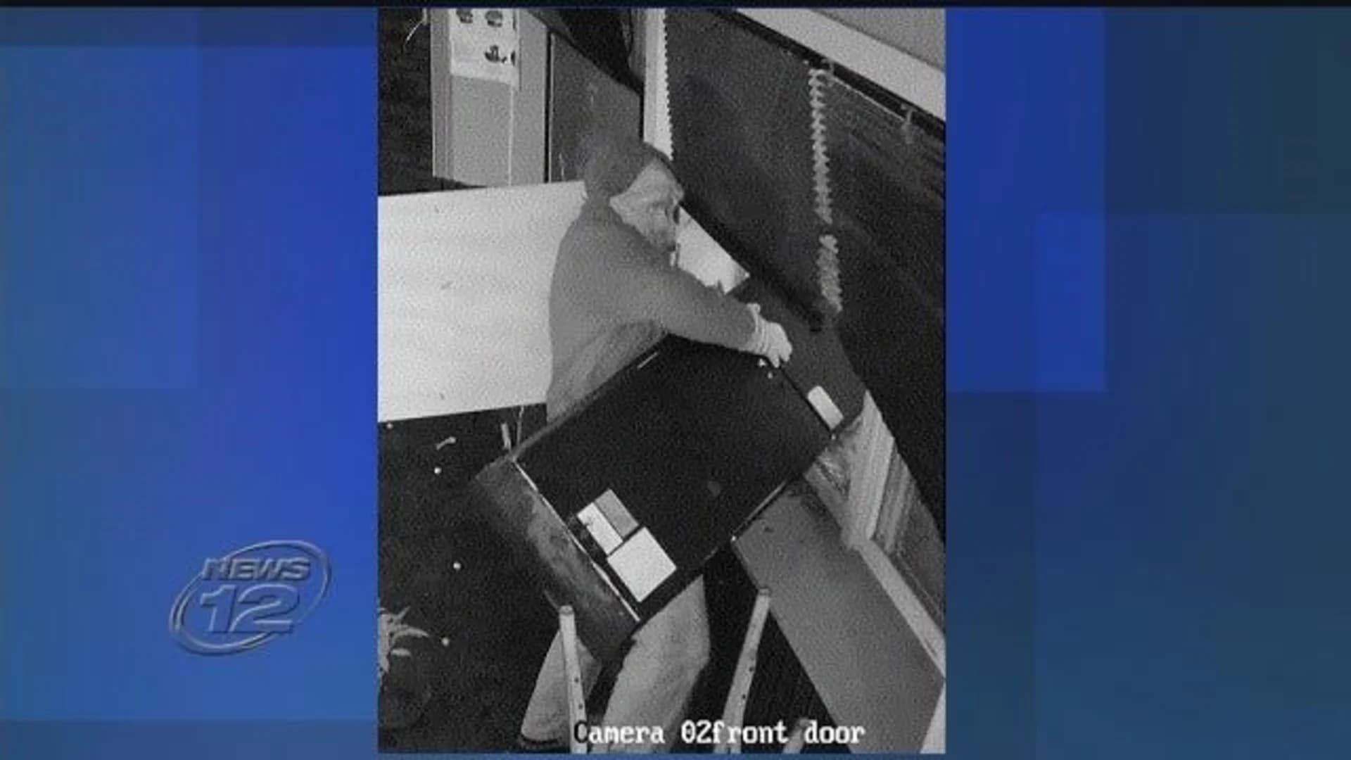 Police: Man stole restaurant’s wall-mounted jukebox