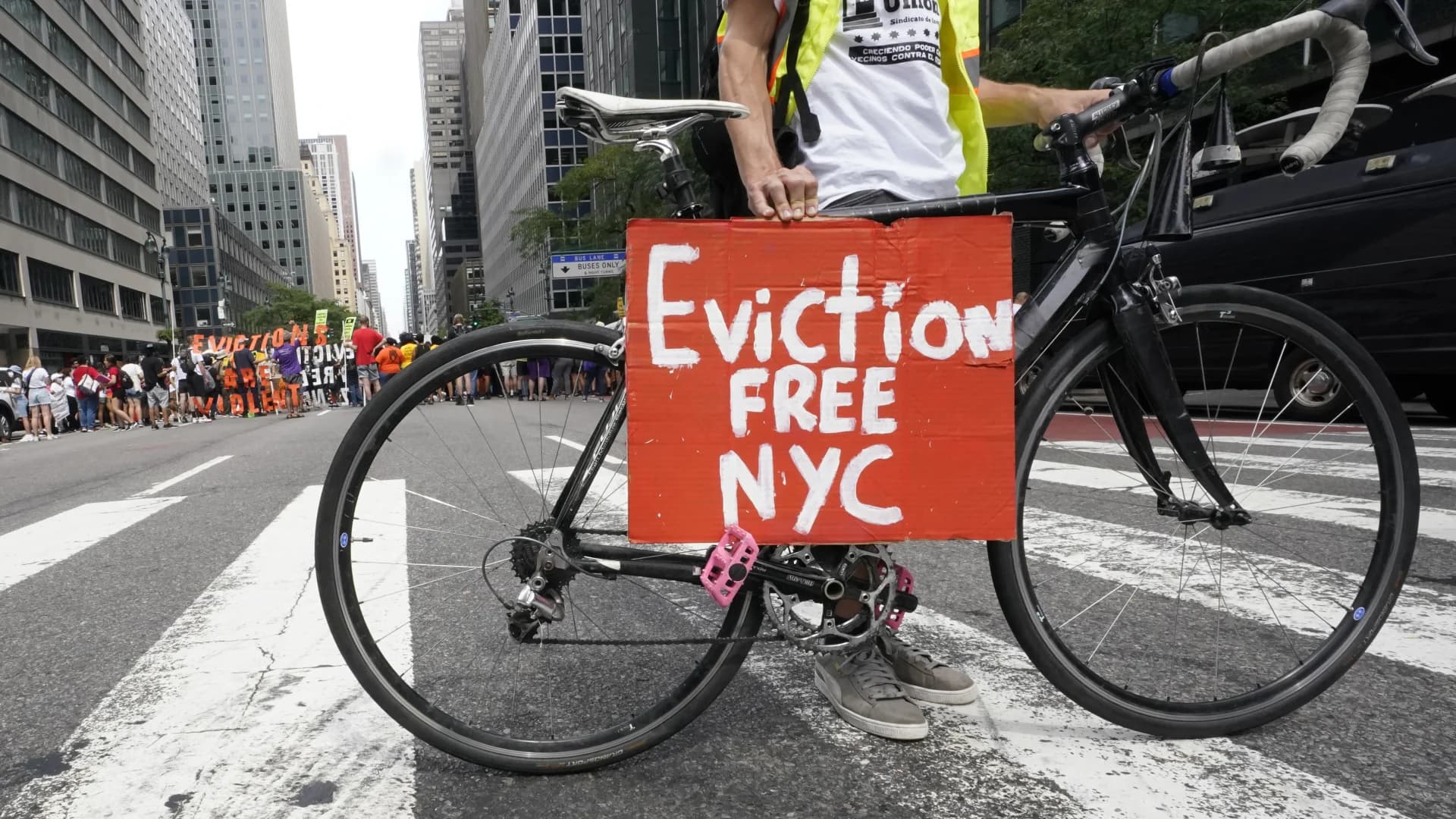 New York to end eviction ban, reopen rent relief site