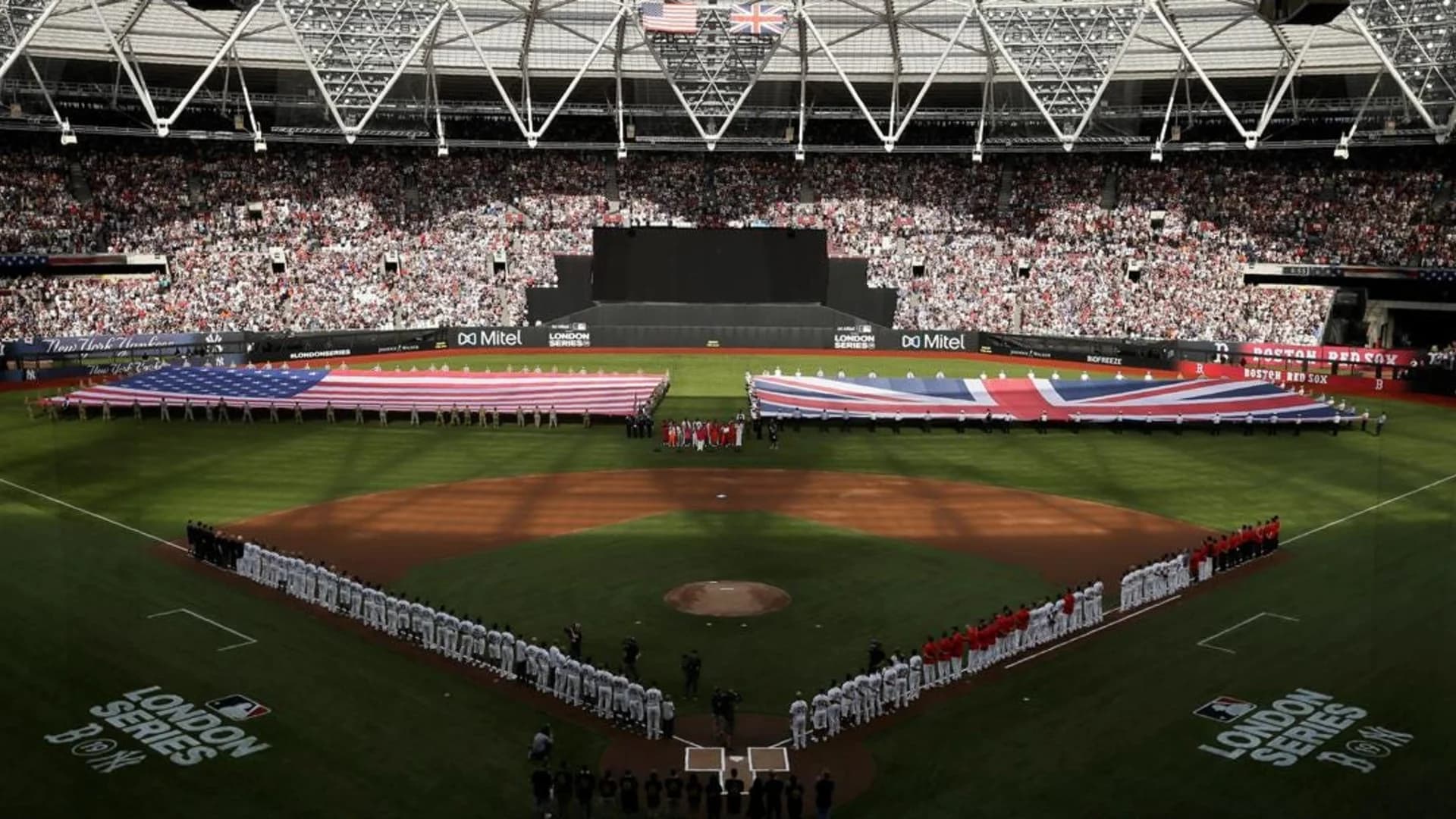 Yankees, Red Sox take rivalry to London