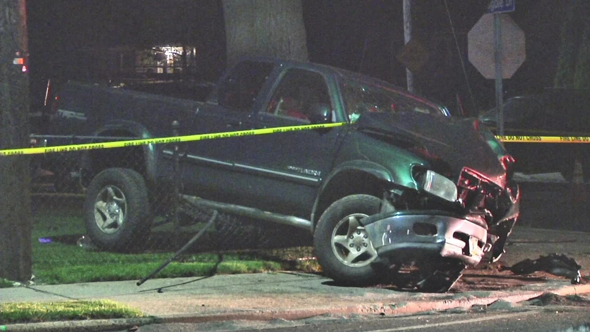 Pickup truck slams into tree in overnight West Islip crash