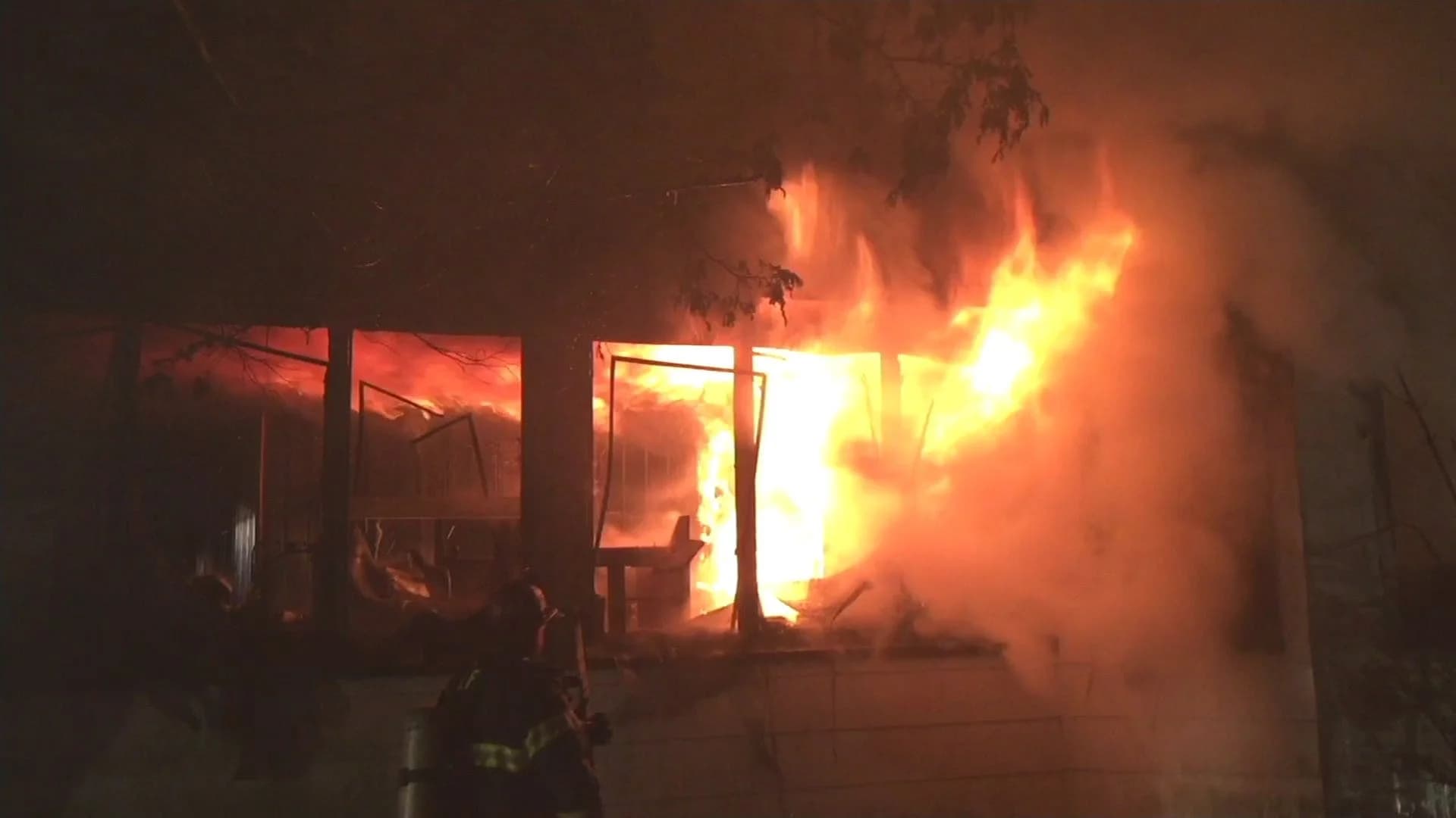Firefighter injured while battling house fire in Lynbrook