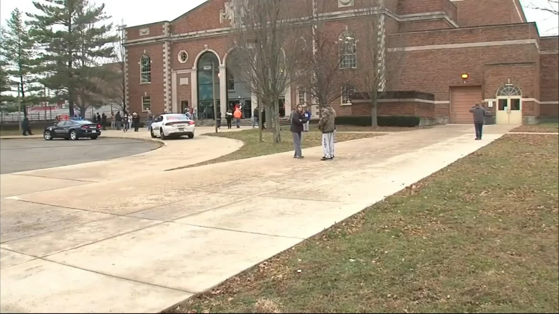 Police: Teenager kills self after shootout with police at Indiana middle school