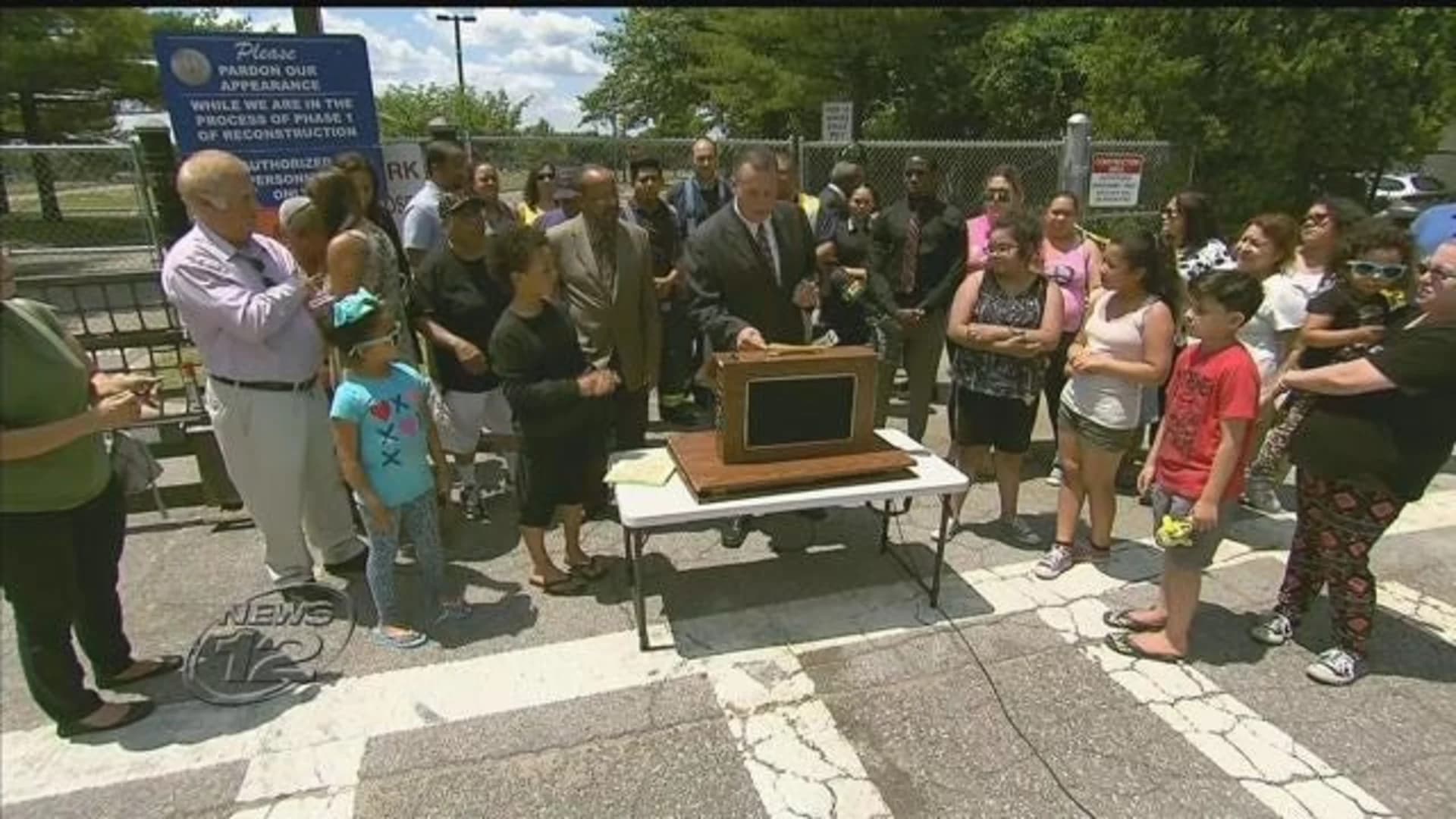 Brentwood residents demand reopening of Roberto Clemente Park