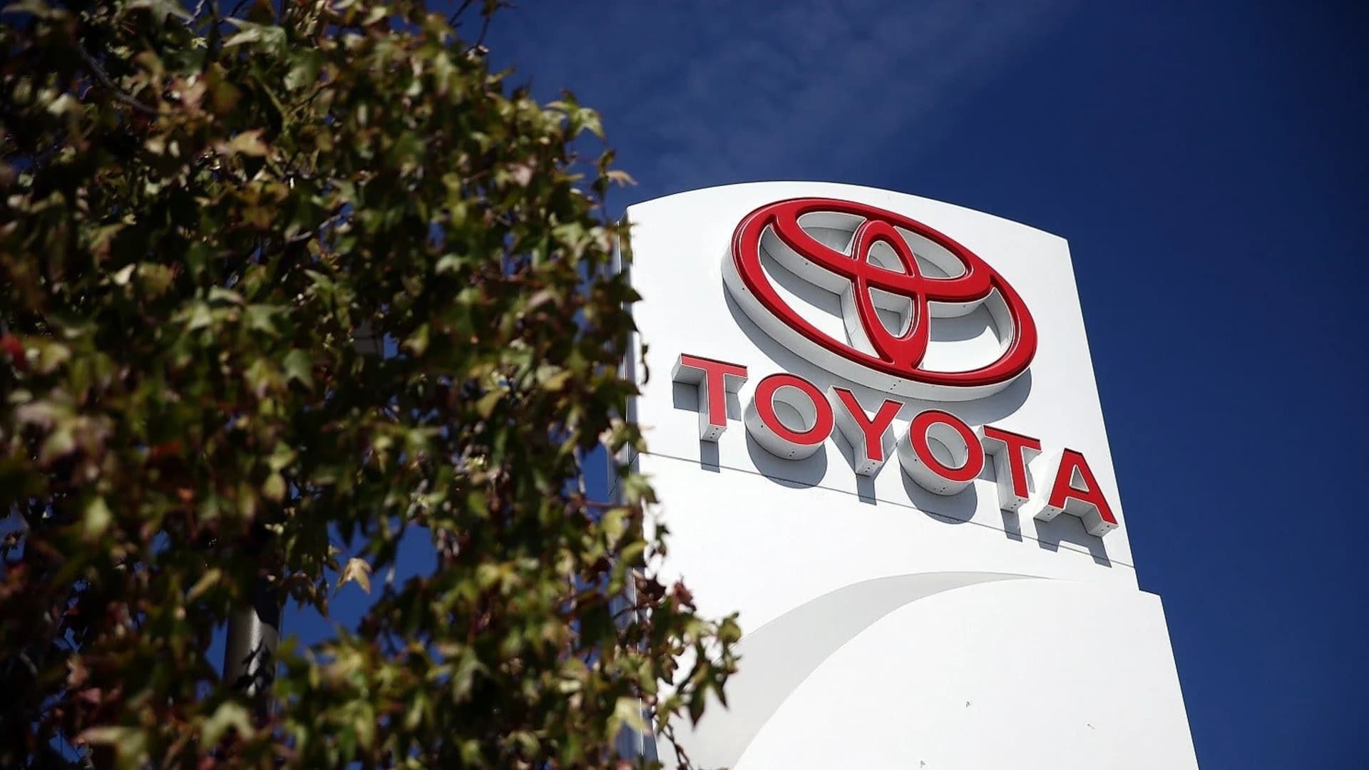 Toyota recalls trucks, SUVs and cars to fix air bag problem