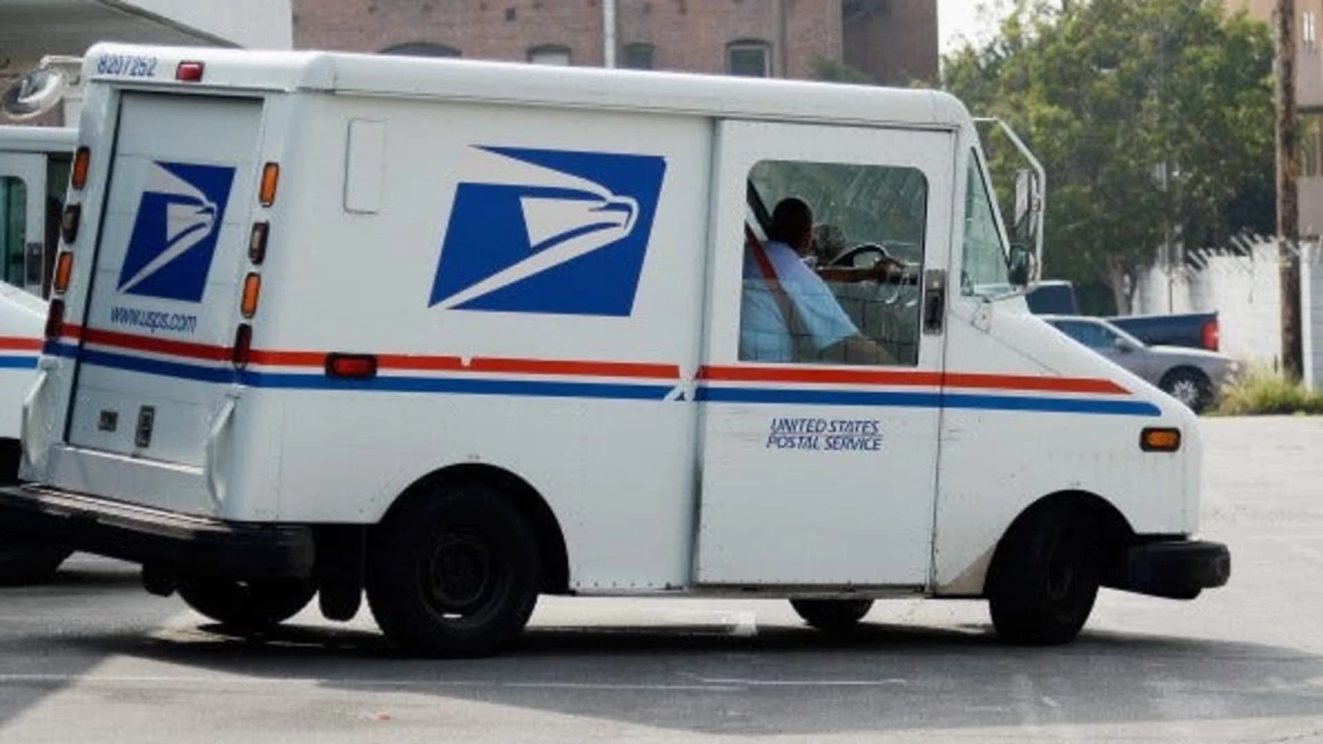 Postal worker leaves mail on side of road, quits job