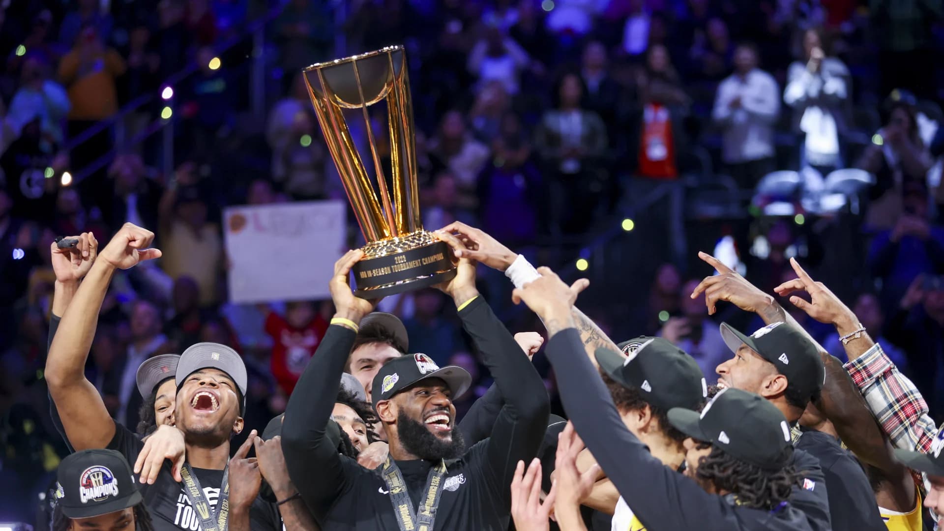 Anthony Davis leads Lakers to NBA In-Season Tournament title, 123-109 over Pacers