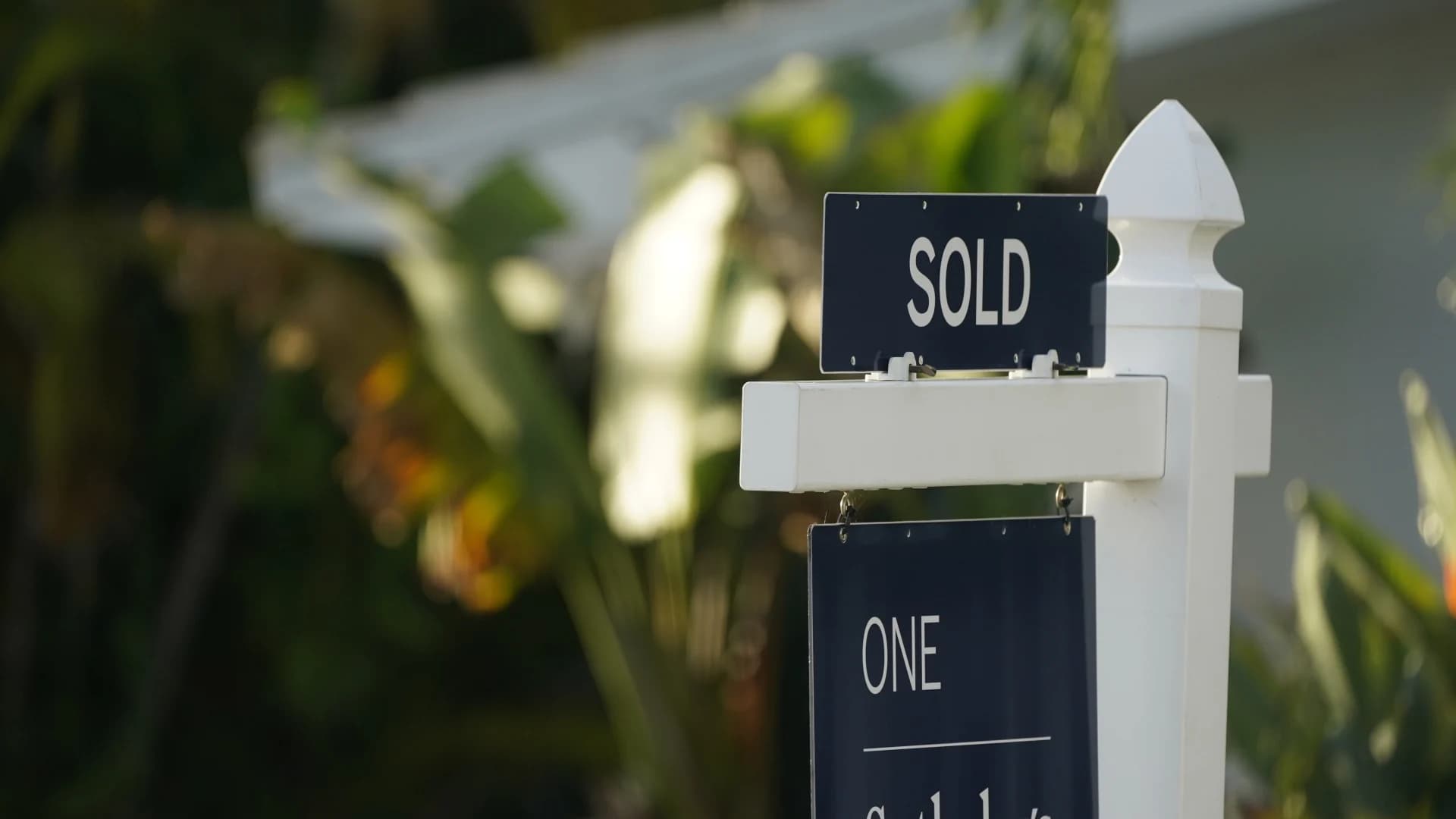 Long-term US mortgage rates hit 3.92%, highest since 2019