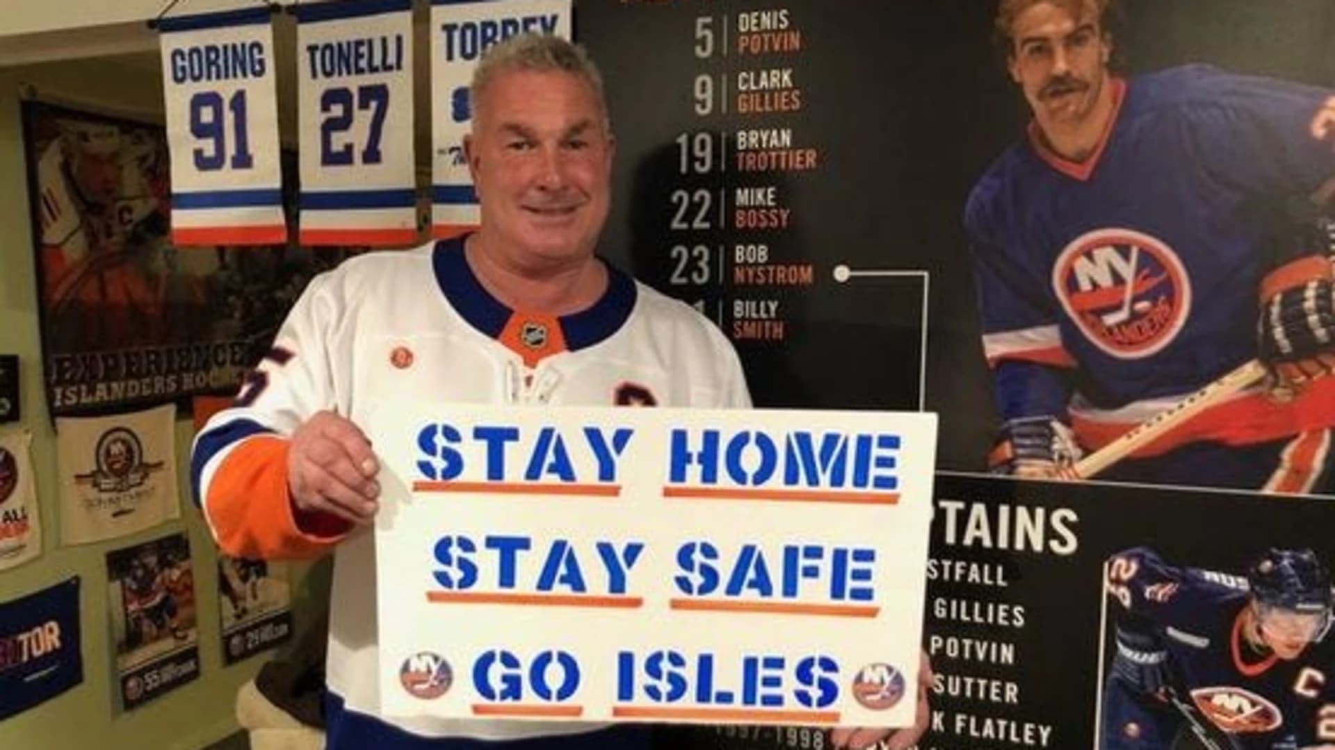 Islanders ‘sign guy’ keeping his skills sharp during pandemic