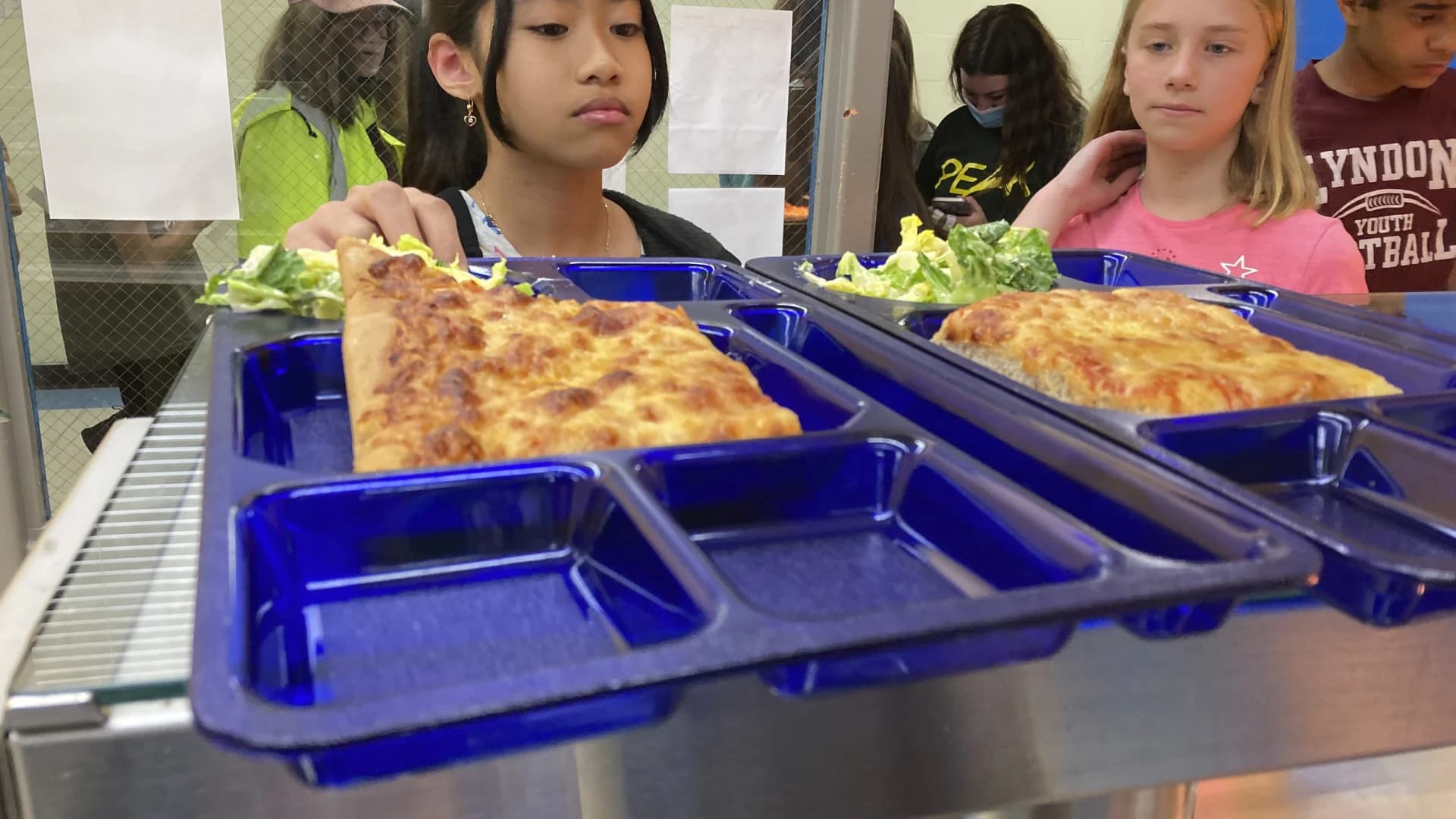 Guide: Free school meals are ending in the 2022-2023 school year. Here's how you can get help.