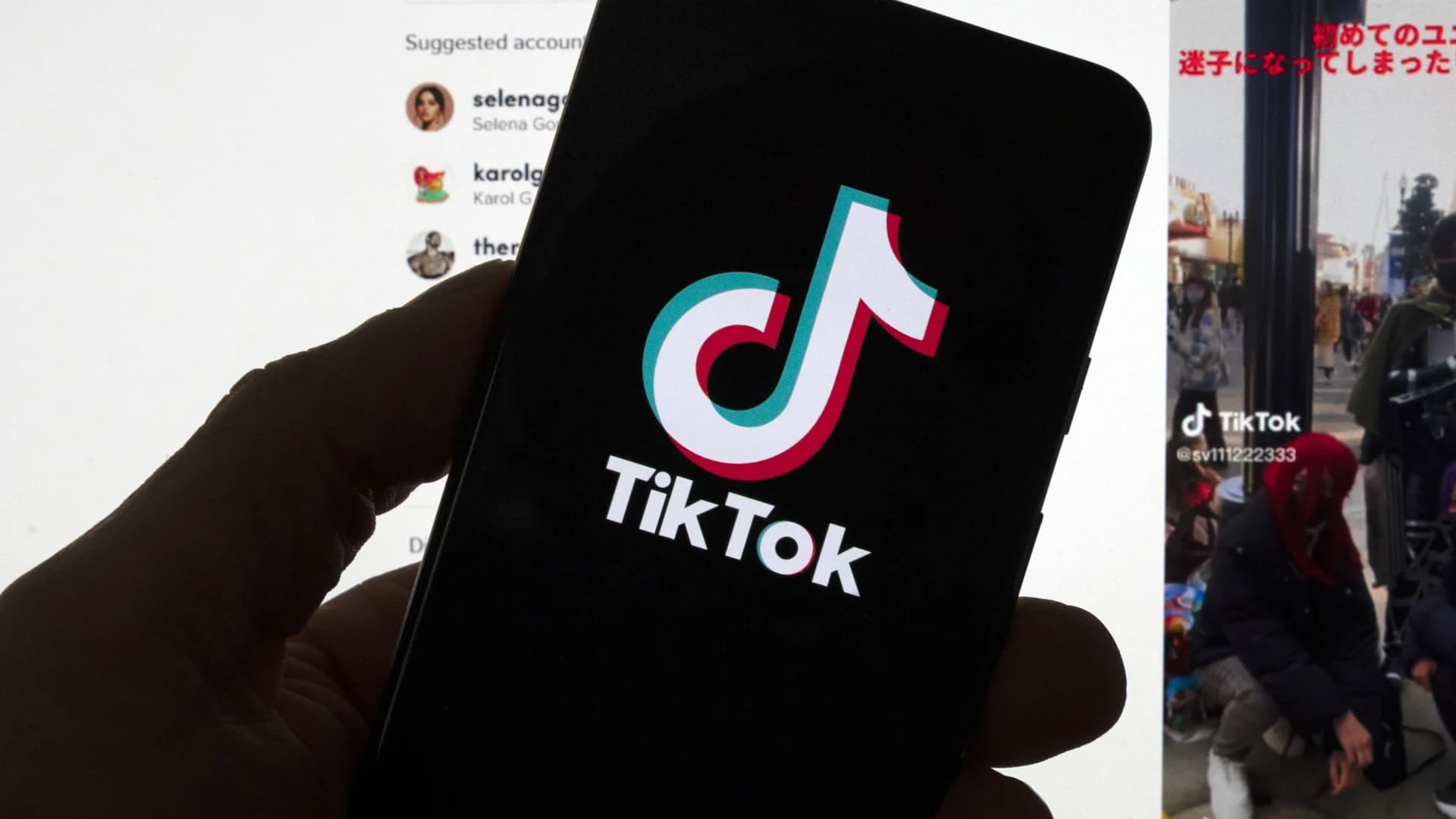 TikTok sends influencers to Washington as its troubles grow