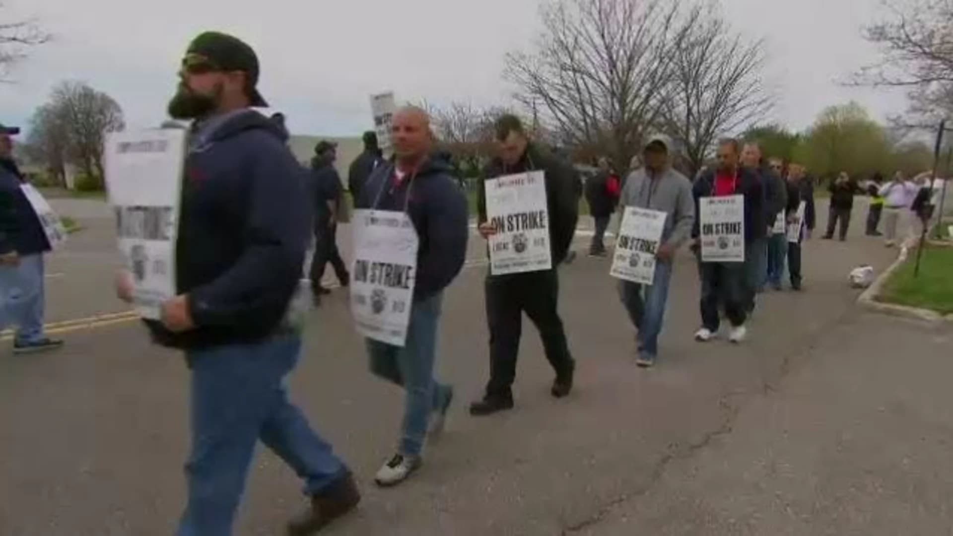 Beer distributor workers strike after rejecting pay cut