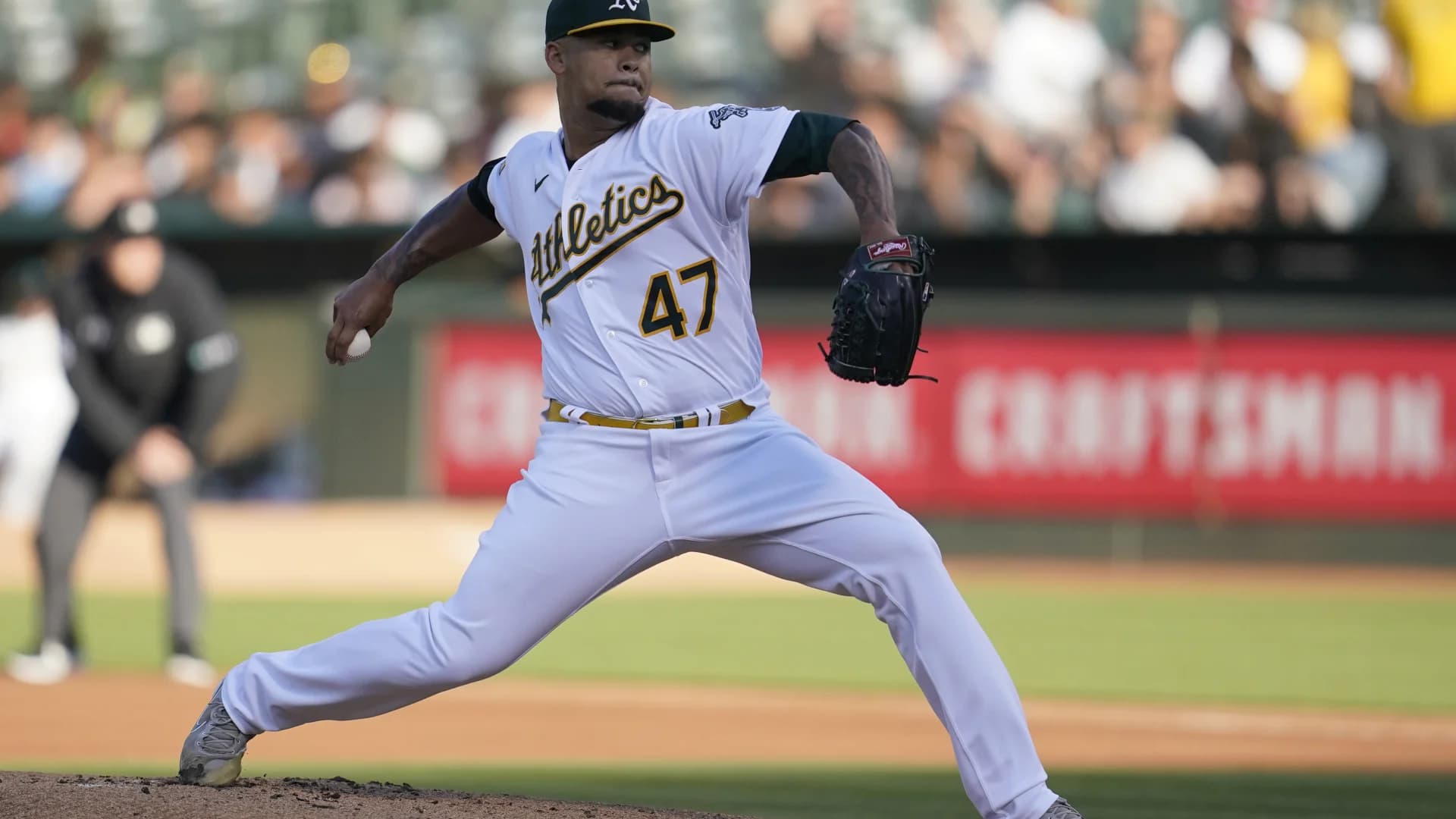 Yankees get Montas, Trivino from A’s for 4 prospects